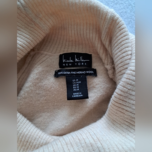100% Extra Fine Merino Wool Elegant Cream Turtleneck Sweater By Nicole Miller - Picture 2 of 15